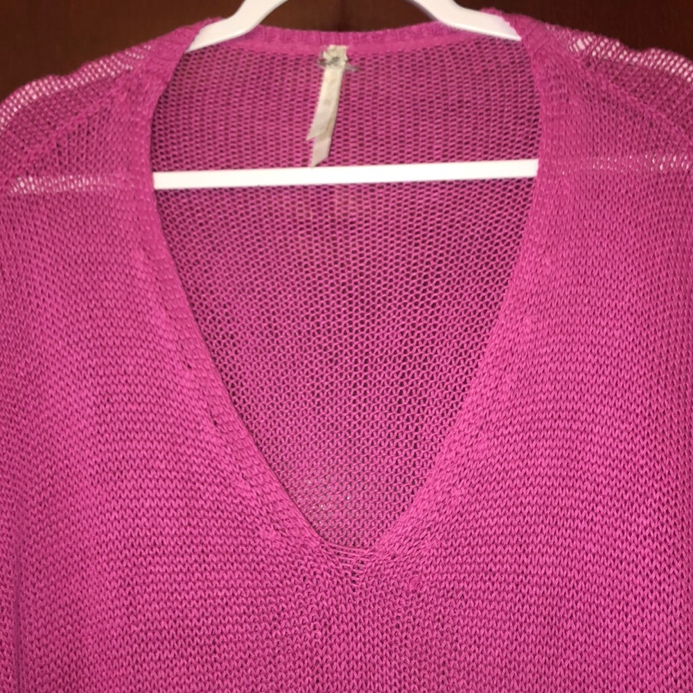 Plaza Italia Women’s Fushia Knitted V-Neck Sweater